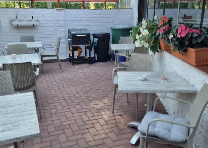 Schoene Geraeumige Ferienwohnung Am Park