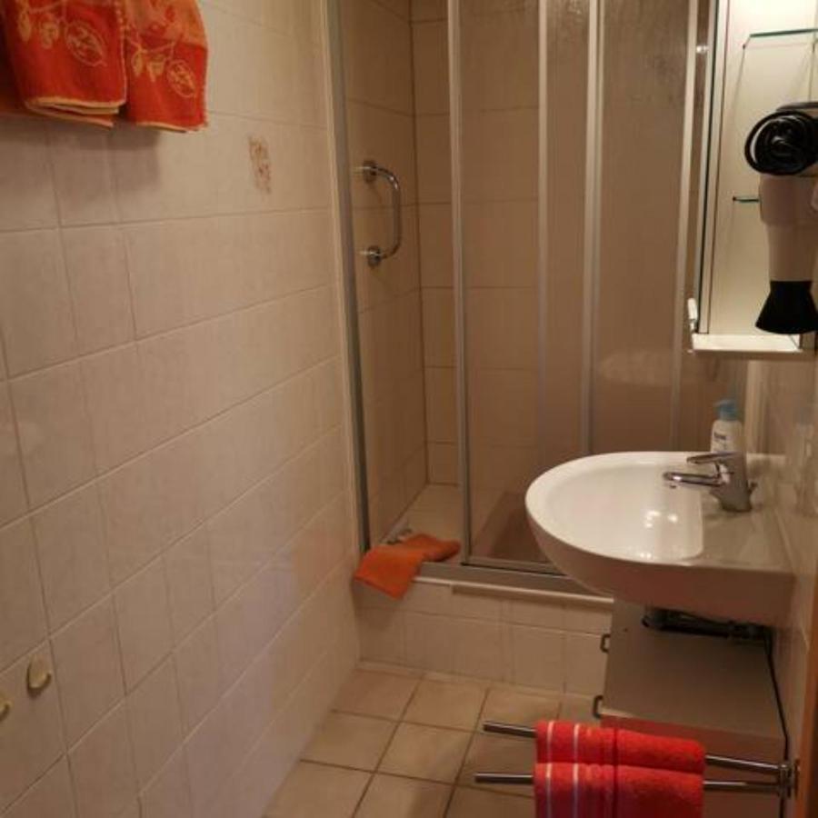 Schoene Geraeumige Am Park Apartment *